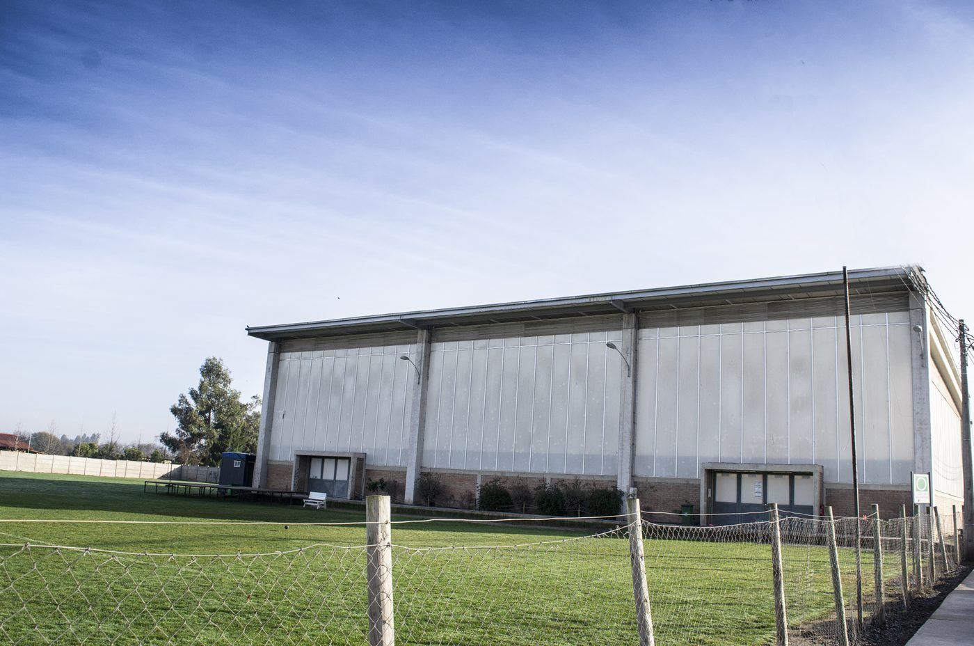 Exterior del gimnasio techado